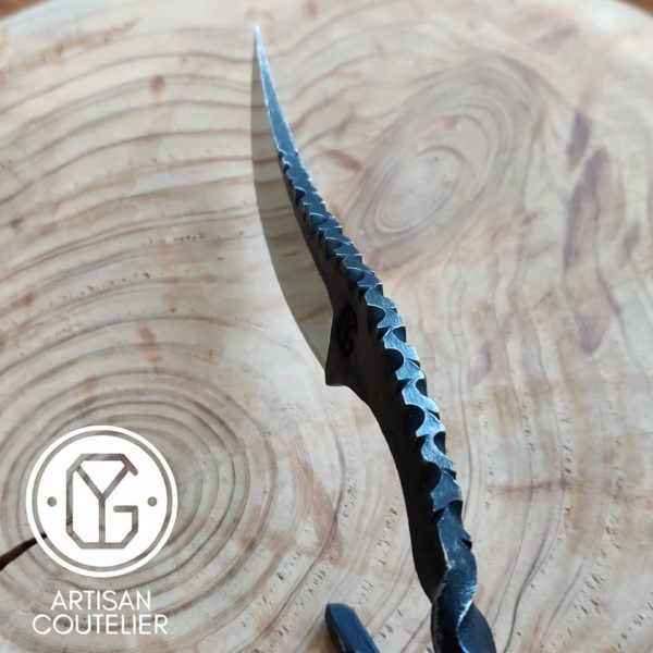 couteau-medieval-lame-acier-XC75-guillochage